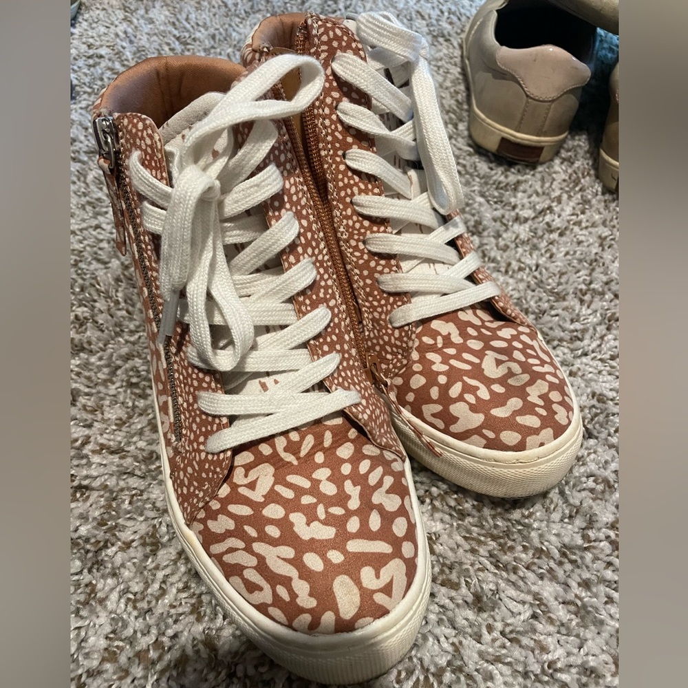 Women’s Sneakers